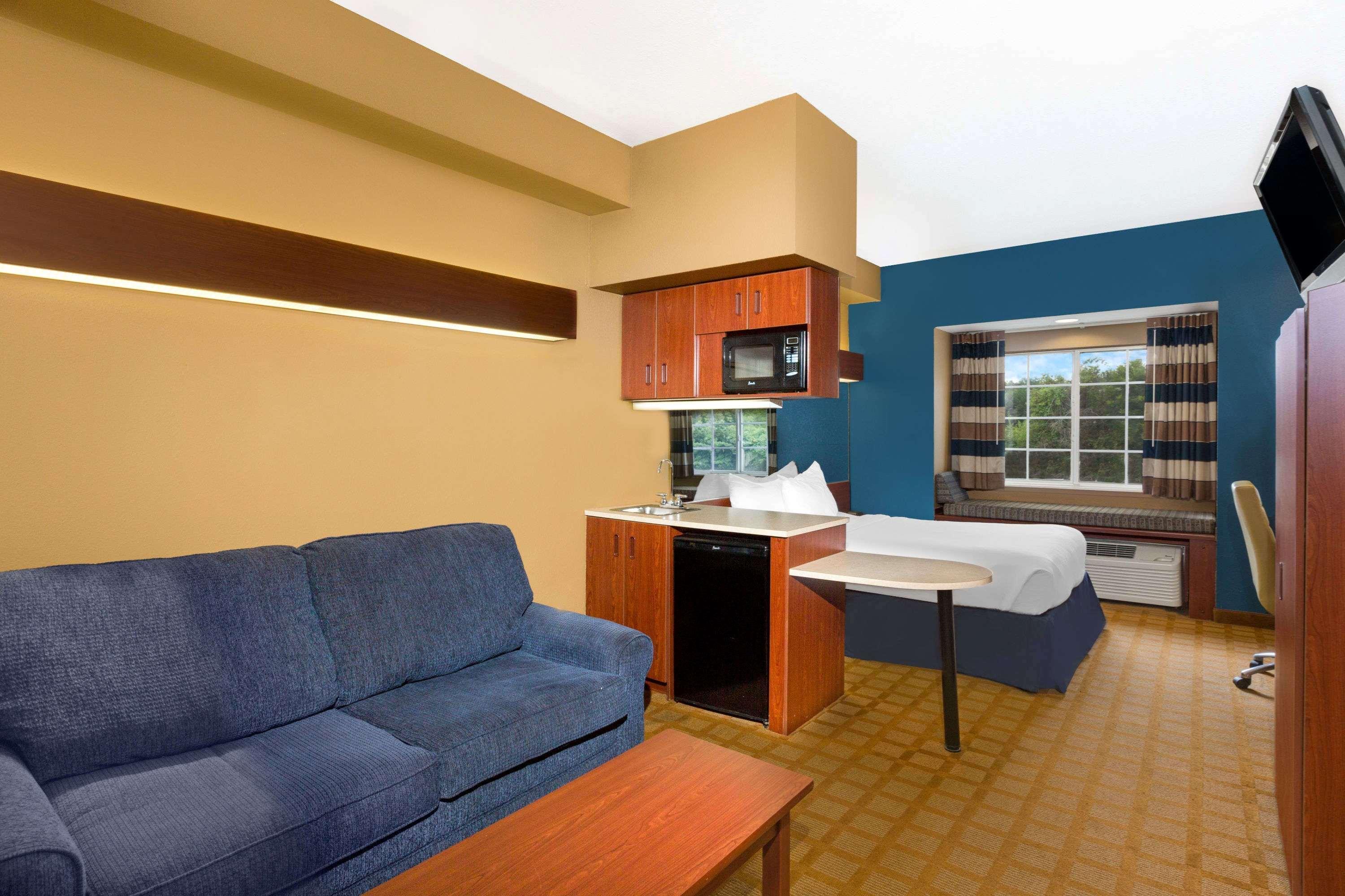 Microtel Inn & Suites By Wyndham Starkville Buitenkant foto