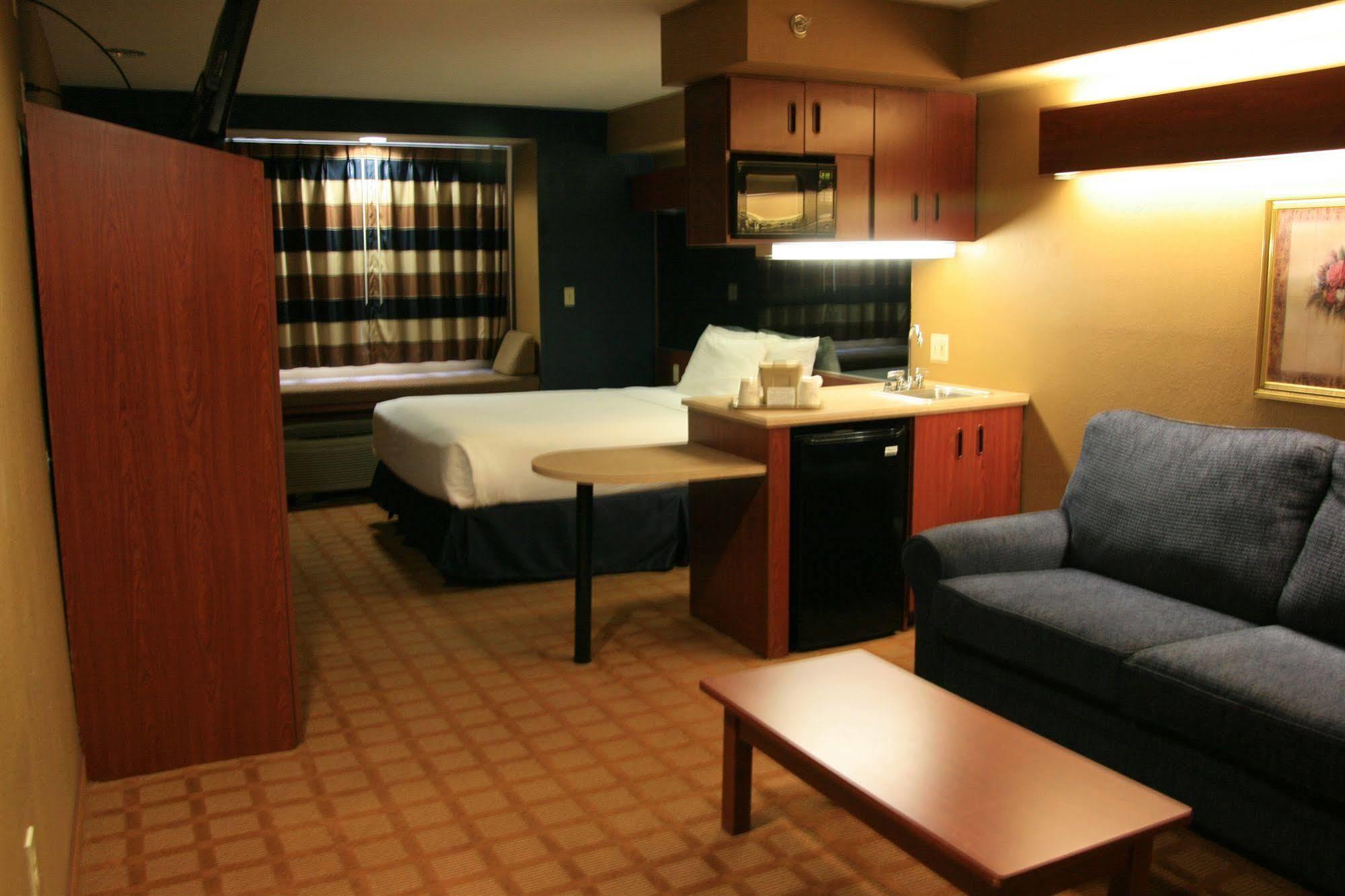 Microtel Inn & Suites By Wyndham Starkville Buitenkant foto