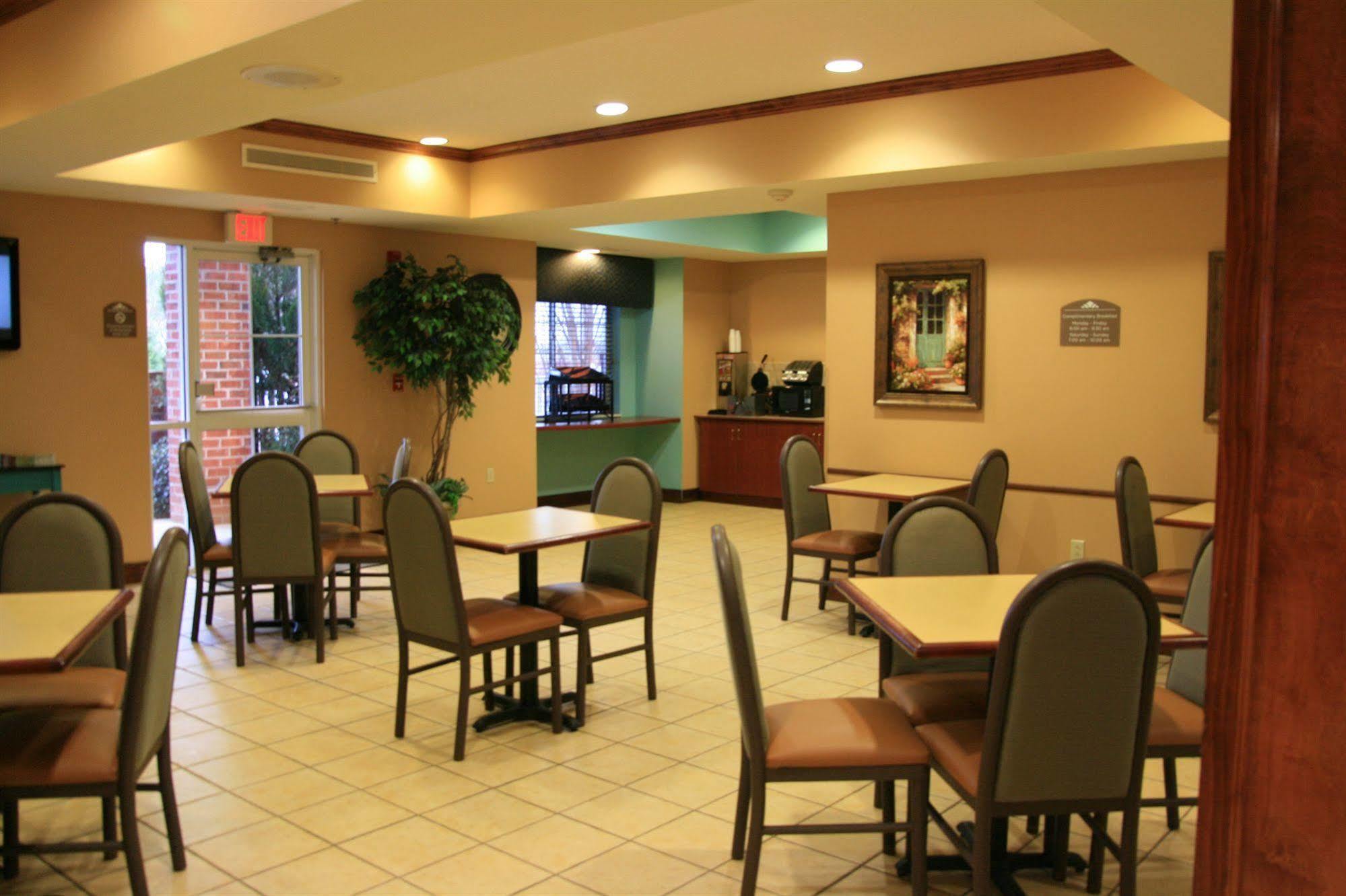 Microtel Inn & Suites By Wyndham Starkville Buitenkant foto